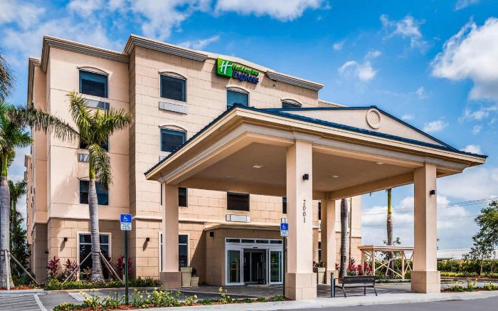 Holiday Inn Express & Suites Boynton Beach West By IHG