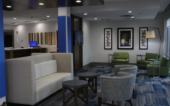 Holiday Inn Express & Suites - Milledgeville By IHG