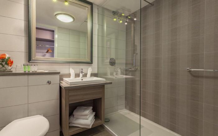 The Gleneagle Hotel & Apartments