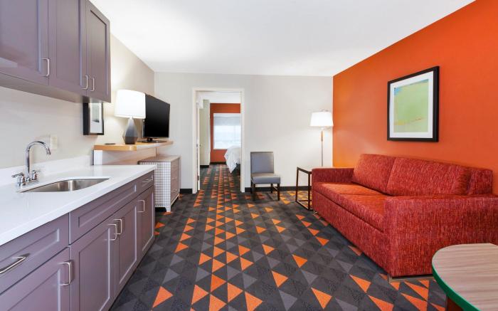 Holiday Inn & Suites Toledo Southwest - Perrysburg by IHG