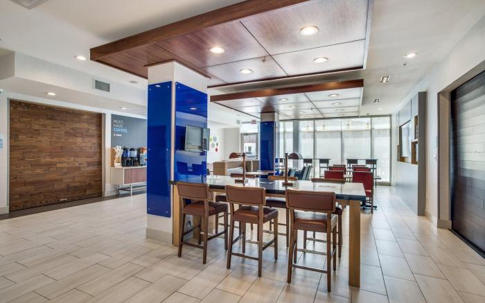 Holiday Inn Express And Suites Denton South By IHG