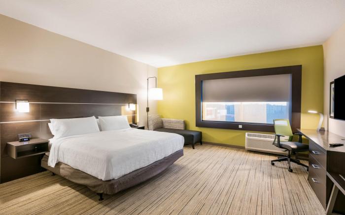 Holiday Inn Express & Suites Jacksonville - Town Center By IHG