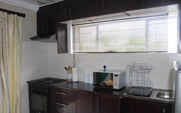 Veelux Self Catering Apartment-WIFI- Netflix