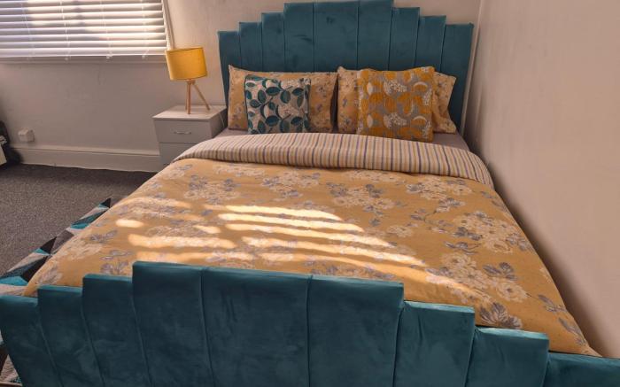 Glams one bed luxury apartment 