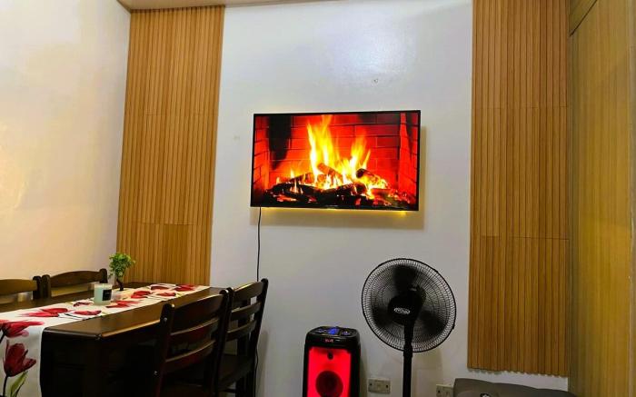 Stylish Condo with Makati View Near MOA and Luneta