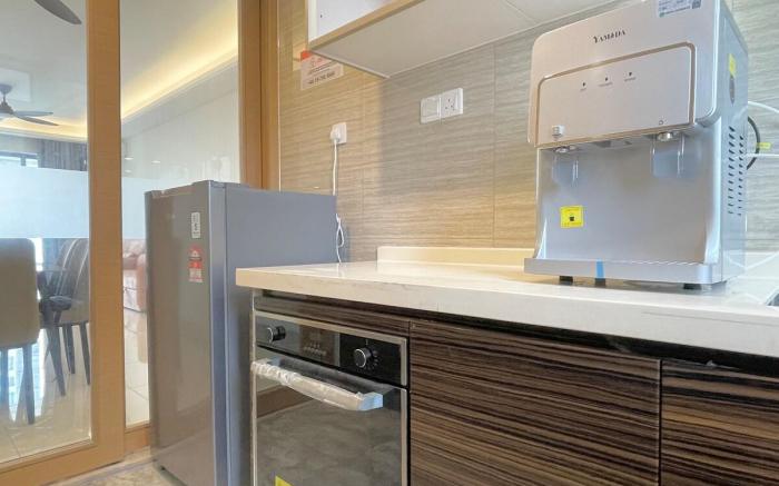 R&F Pool View Creamy Style 3BR 4-14Pax