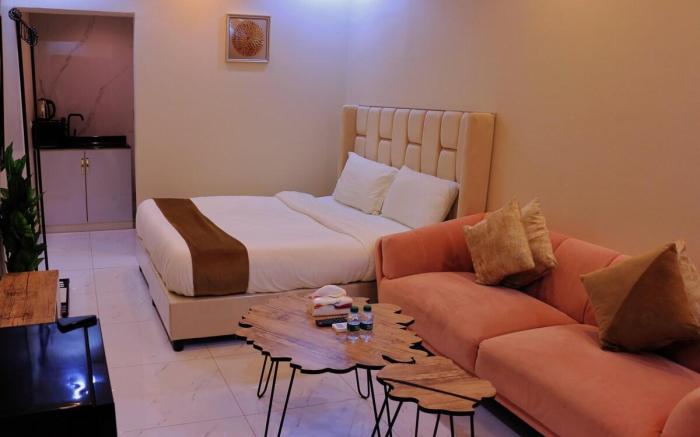 Quiet studio with side seating 4