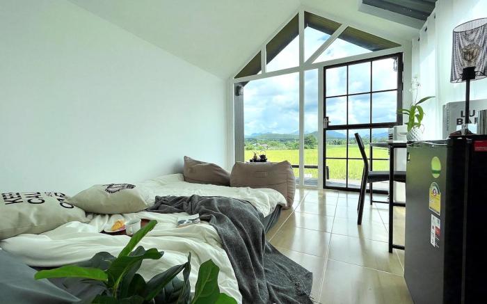 Stylish Cabin with Mountain Farm Field View