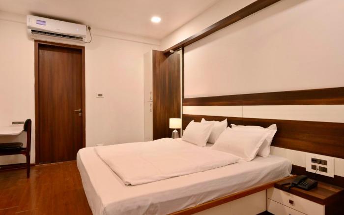 THE HEY HOTEL