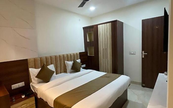 FabHotel SS Inn