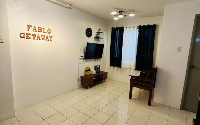 FabloGetaway Beside EK Black & Wood