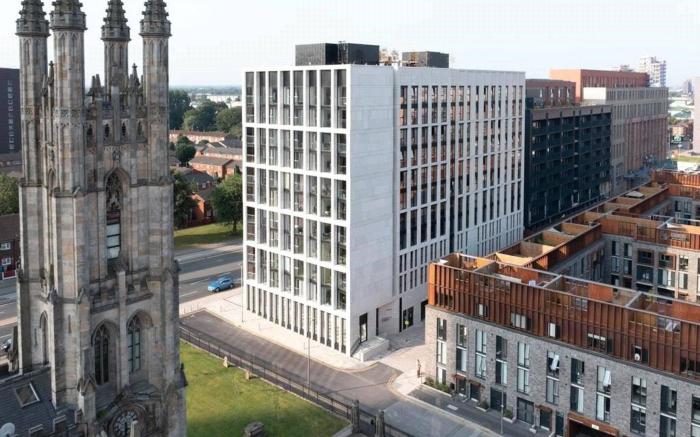 2 Level Apartment - Balcony - Free Parking - Manchester Central
