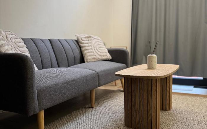 2 Level Apartment - Balcony - Free Parking - Manchester Central