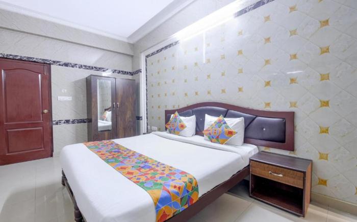 FabExpress Le Royal Inn