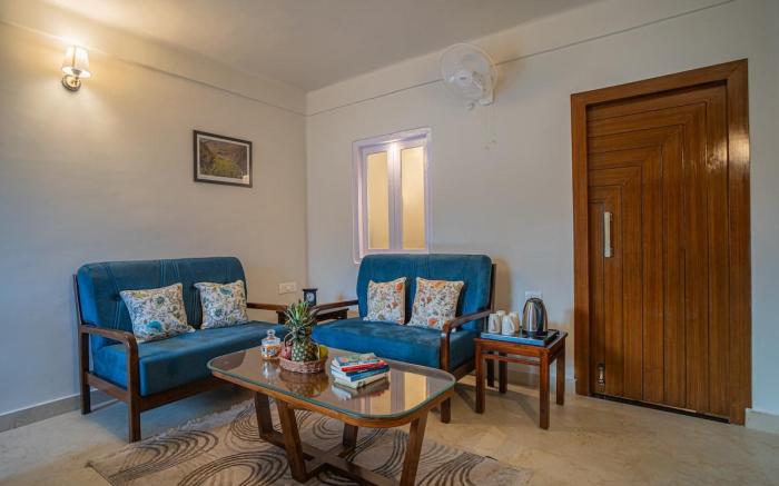 Lake-Facing 2-BHK Retreat Right Above Mall Road