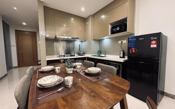 Emerald Homes @ R&F (free WiFi & 1 c/p) Dual-Key