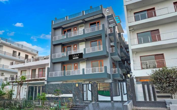 Collection O Sector 135 Noida