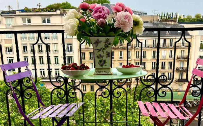Elegant Apartment Near the Arc de Triomphe