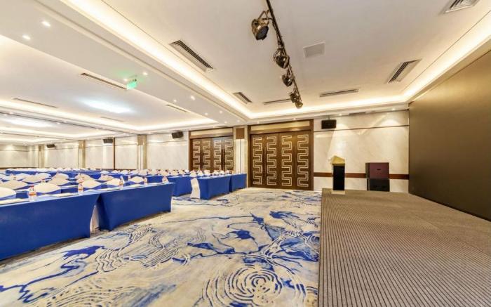 Xiamen White Dolphin Hotel - Huangcuo Beach Branch of Convention and Exhibition Center