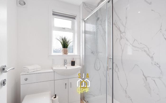 Forrest Road Stay - SJA Stays - Modern 2 Bed Apartment