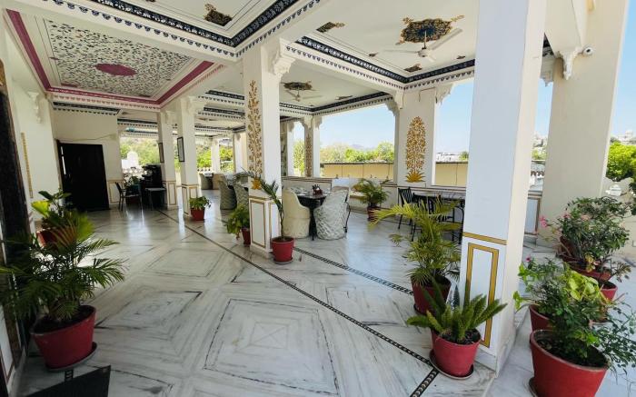 Boheda Palace Medi Pe  Cafe & Restaurant City View