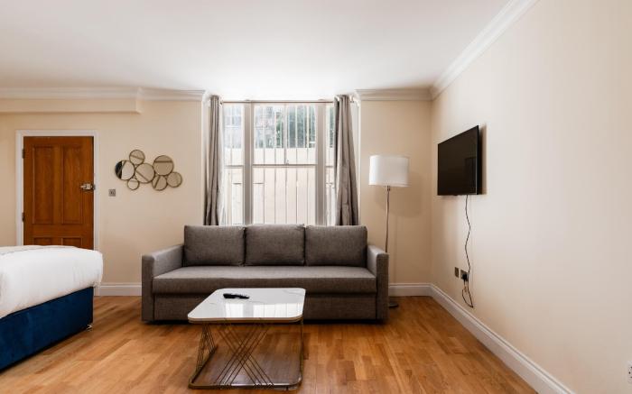 Warm Apartments in Queensway