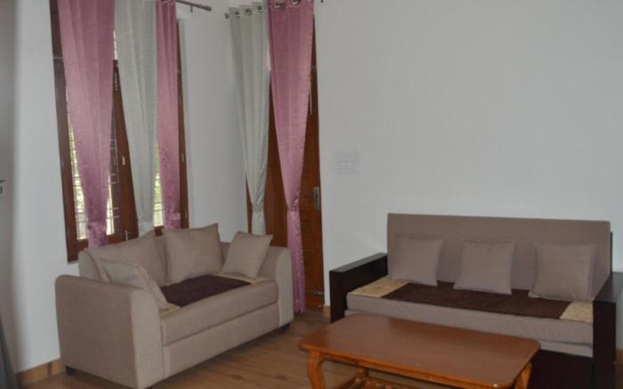 Casa De Fortuna -A |1BHK|GF| Bhimtal by Homeyhuts