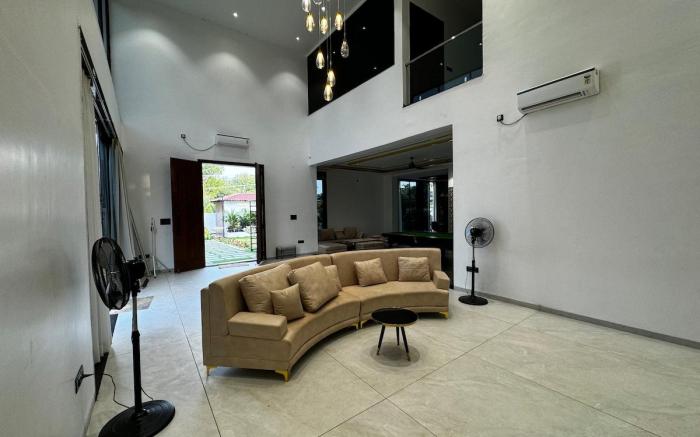Topaz – Private Pool Villa Hyderabad by Homeyhuts