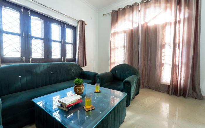 Cozy Nest | AC Twin King | 1BR |FF| by Homeyhuts