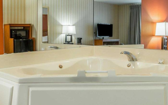 Quality Inn & Suites Montgomery East Carmichael Rd