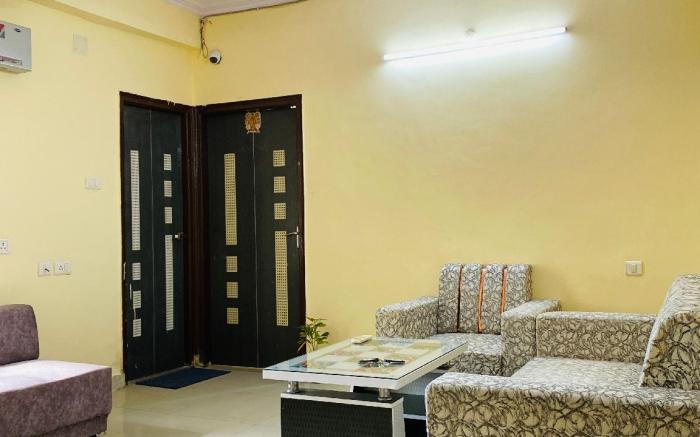 JMS Stay Near Cantonment Varanasi