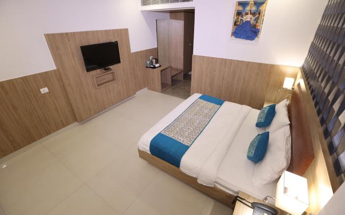 Hotel Corporate Suites with Free One-way Airport Transfer