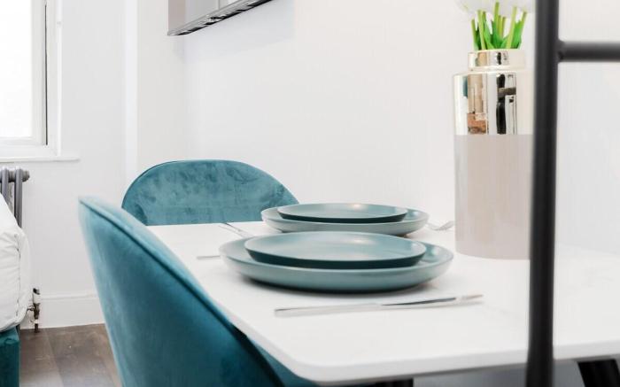 The Bayswater Bliss | Stylish & Modern Studios!