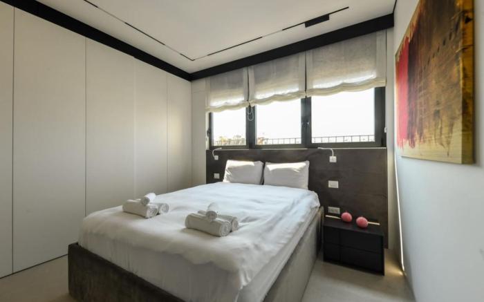 Modern and Vibrant 1BR apt with Private Balcony