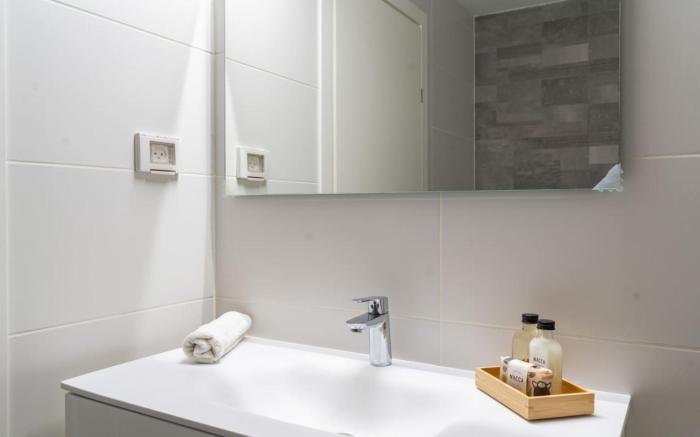 Sunlit Elegant 3BR Stay with Mamad