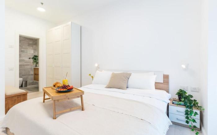 Sunlit Elegant 3BR Stay with Mamad