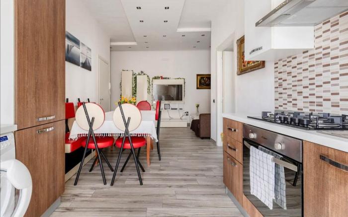 More than AIRBNB allows?Up to 18 welcome in Napoli