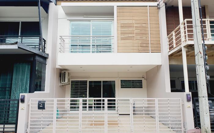 Comfy Townhome 5min walk to 7-11