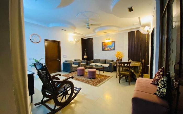 Elegant 3BHK home with lawn near India Expo Mart