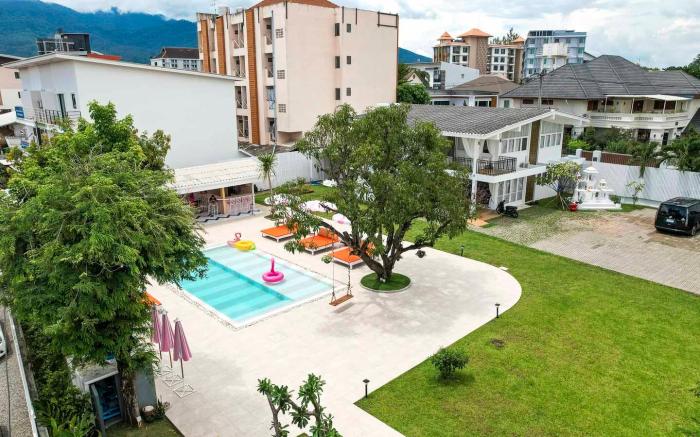 Vintage Midcentury Pool Villa | 6BR | Nimman | 