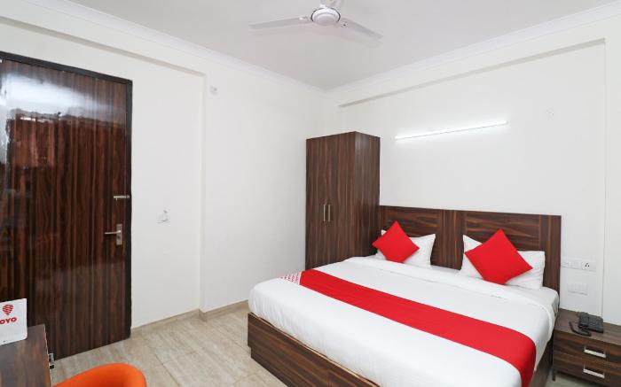 Hotel O N R Residency (Nanak Ram Residency)