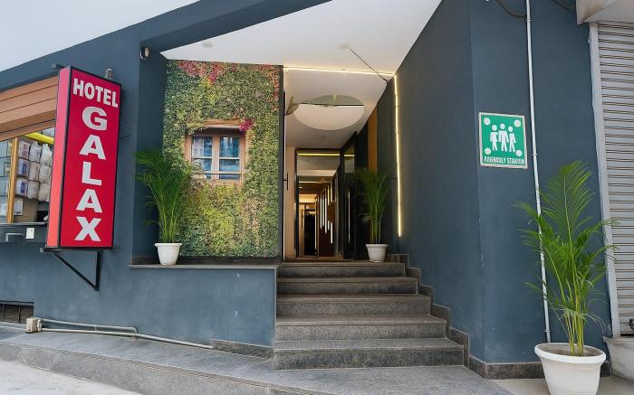 POP 83614J Hotel Galaxy Delhi