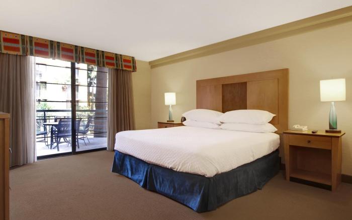 Embassy Suites by Hilton Phoenix Biltmore