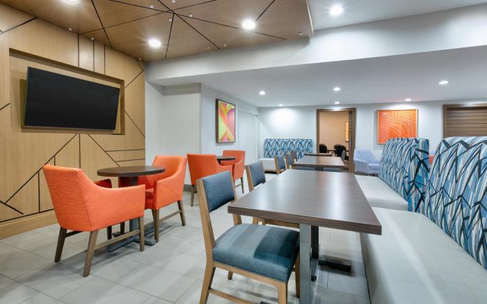 Holiday Inn Express Hotel and Suites Dallas Park Central Northeast By IHG