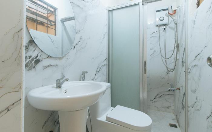 RedDoorz @ Yssa Ademar near Robinsons Jaro