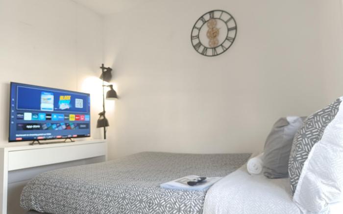 Cozy Room with Private Bathroom near LaDefense