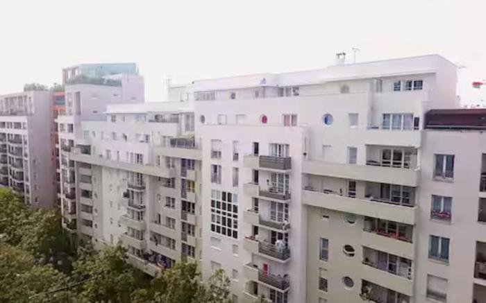Cozy Room with Private Bathroom near LaDefense