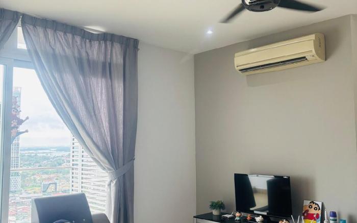 Shin Chan Crayon Themed 2BR2BHomestay at KSL Mall