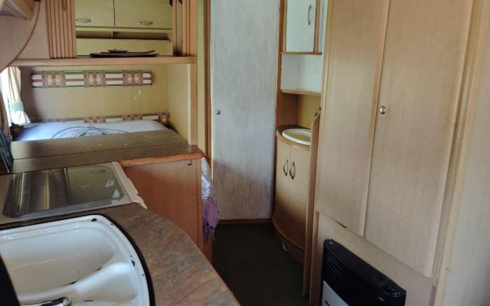 Uljanas caravana for 2 with view of the rescued horses