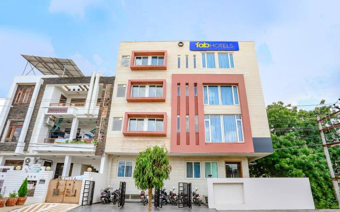 FabHotel Shiv Rachna